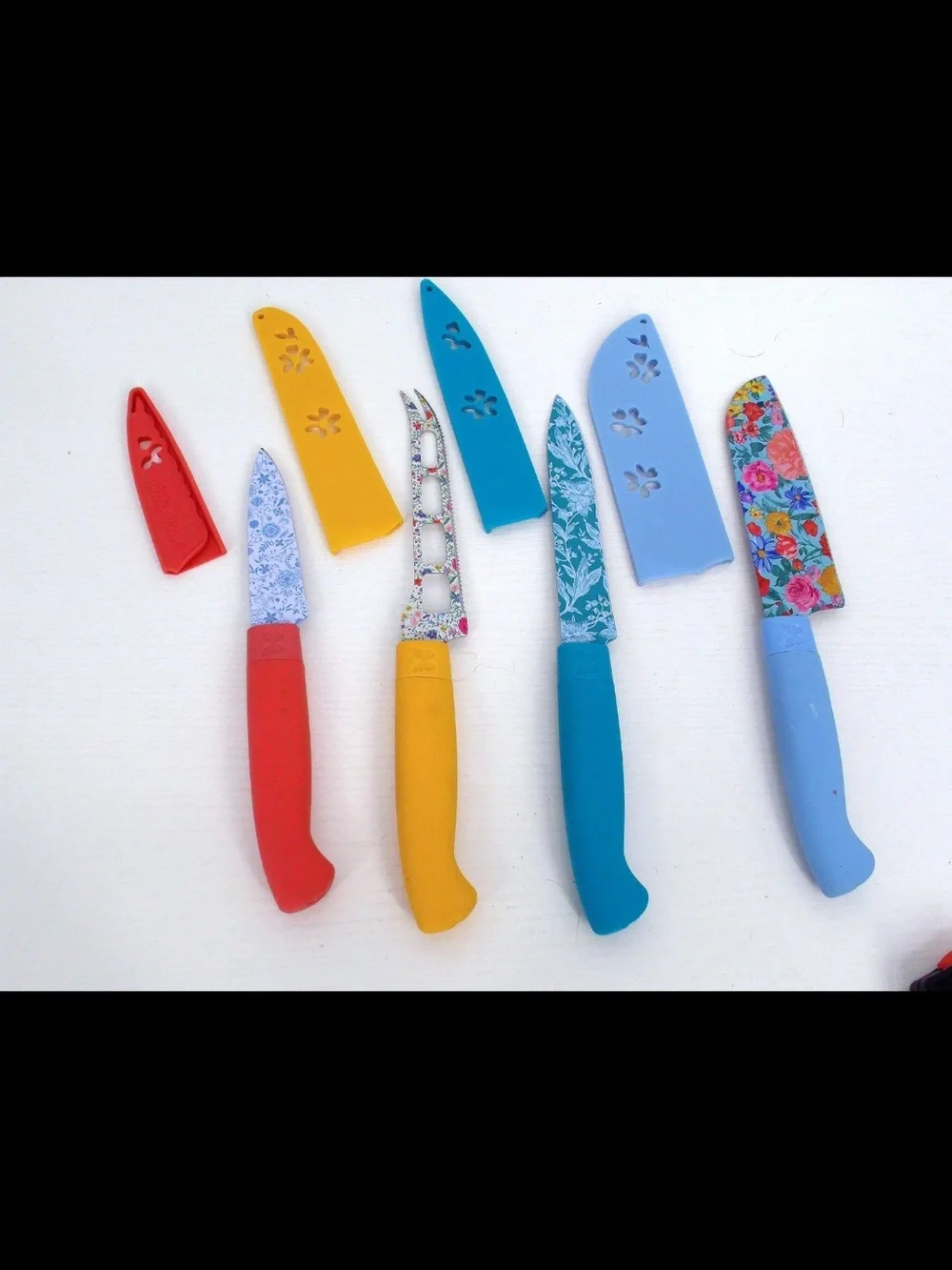 4 Piece Pioneer Woman Floral Knife Cutlery Set Colorful w/ Covers
